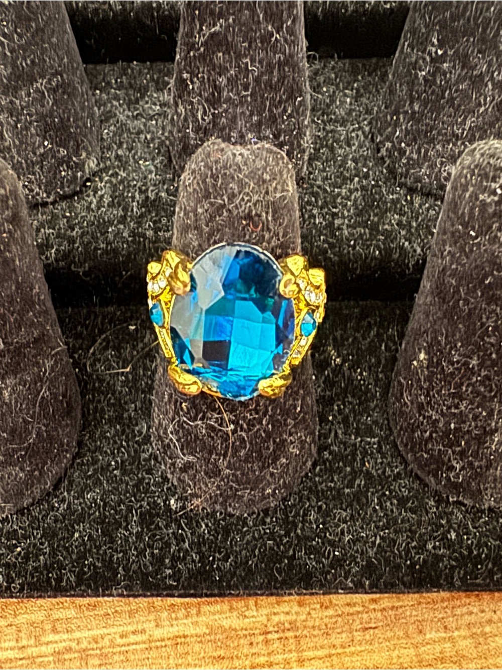 Vintage-Inspired Six Different Cocktail Rings - Women Jewelry - Picture 6 of 11
